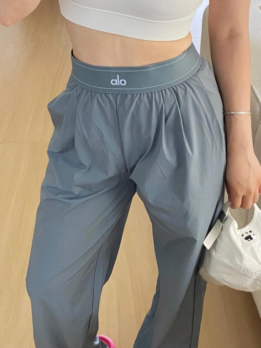 Brand New ALO Yoga Suit Up Trouser Steel Grey🐺30" Inseam Relaxed Fit - Picture 4 of 16